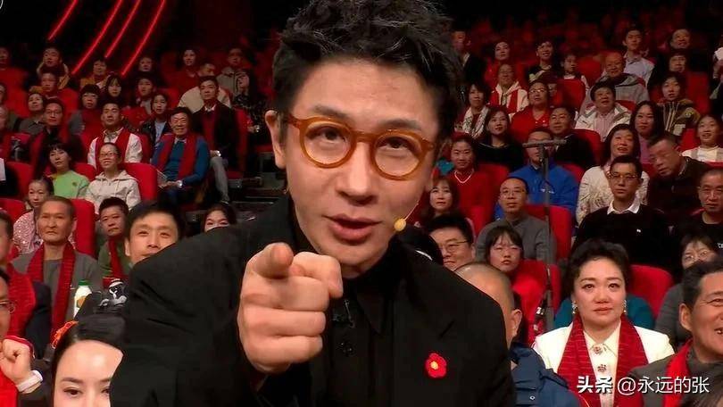 的魔术《画蛇添福》从以下几方面来看待开元棋牌对于刘谦在2025年春晚表演(图1)