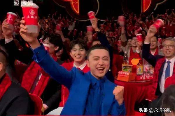 的魔术《画蛇添福》从以下几方面来看待开元棋牌对于刘谦在2025年春晚表演(图2)